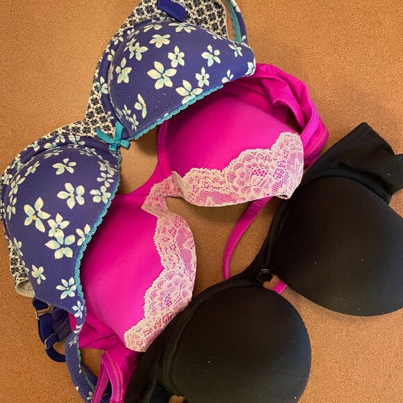 BUNDLE OF THREE high quality Victoria's Secret Demi Bras 32C 32D 34C - Picture 16 of 16